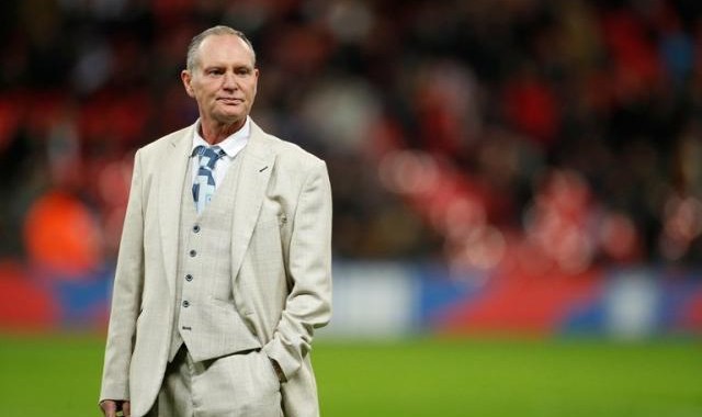 世界杯手机观看-父亲死了加斯科因暴怒 拳打脚踢头顶+拥抱45分钟