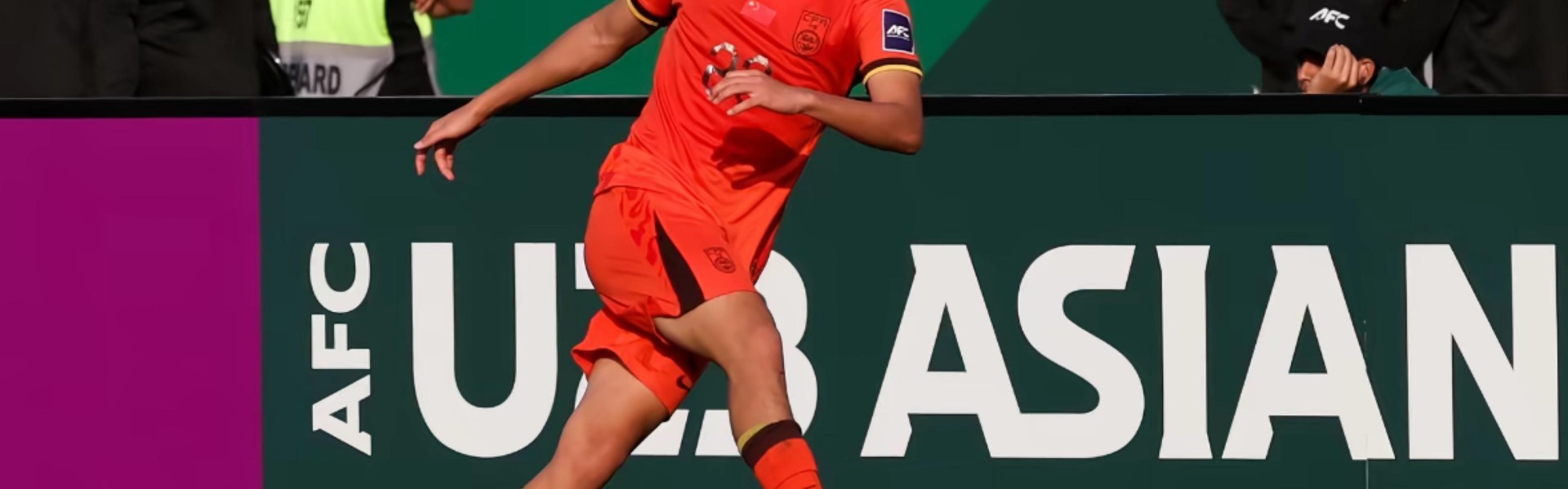 记者：浙江曾参与争夺杨希，海港给出标王转会费但工资不高