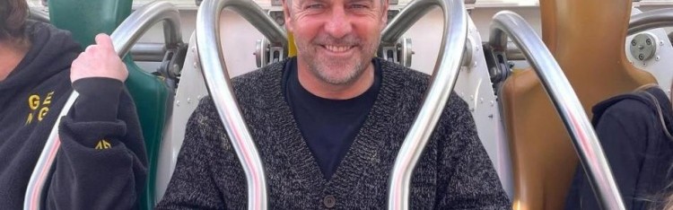 世界杯官网入口-短暂的闲暇时光，弗里克到巴塞罗那第比达博山玩跳楼机