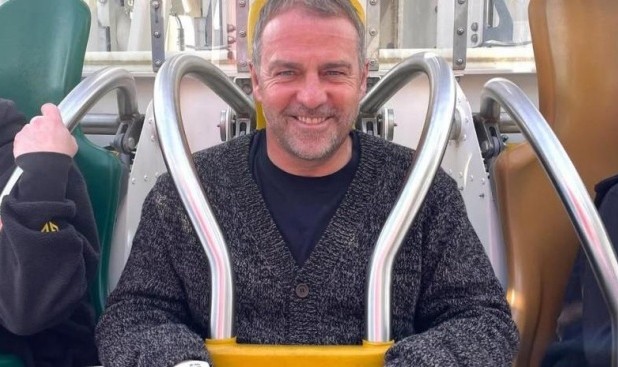 世界杯官网入口-短暂的闲暇时光，弗里克到巴塞罗那第比达博山玩跳楼机